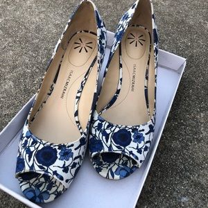 Isaac Mizrahi dress wedge blue/white floral print